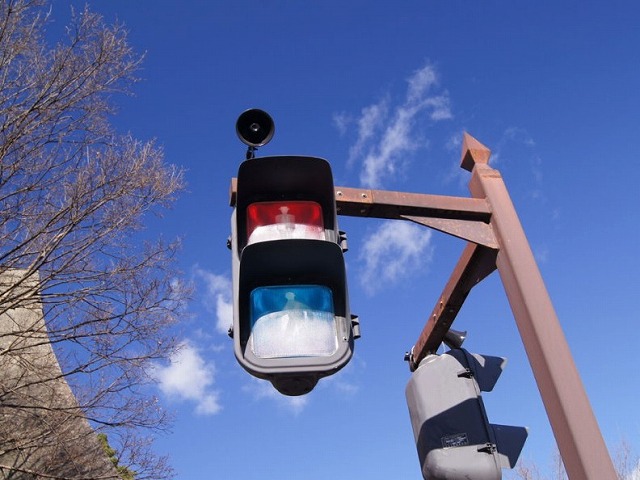 音の出る信号機